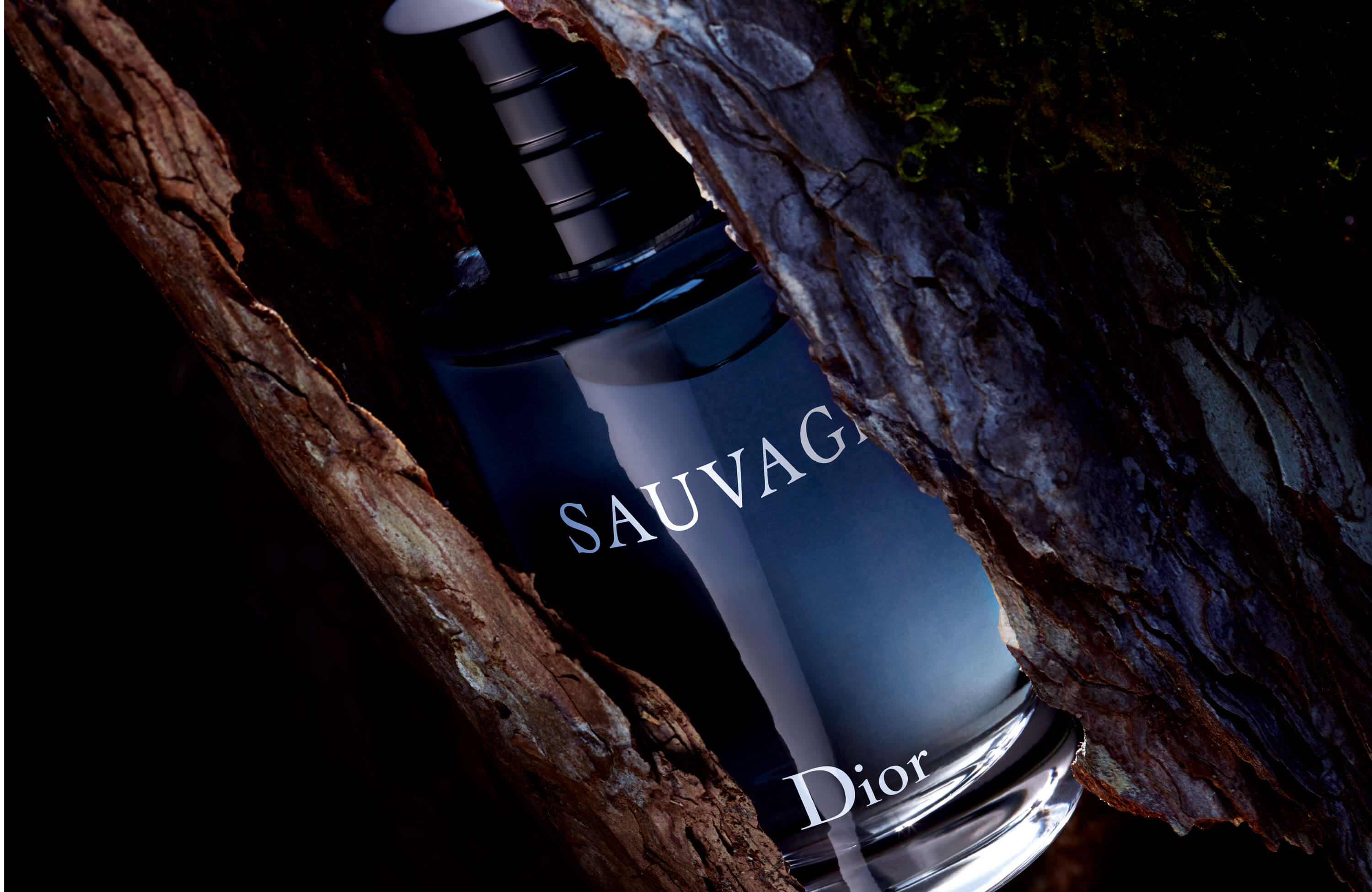 Dior, Dior Sauvage, Dior Sauvage Eau De Toilette, Dior Sauvage Eau De Toilette รีวิว, Dior Sauvage Eau De Toilette ราคา, Dior Sauvage Eau De Toilette 10 ml. Dior Sauvage Eau De Toilette 10 ml. น้ำหอมสำหรับคุณผู้ชาย มาพร้อมกลิ่นหอมสดชื่นและสะอาดจากเกรปฟรุตและลาเวนเดอร์ เผยเสน่ห์เป็นเอกลักษณ์ที่ยากจะลืมเลือน